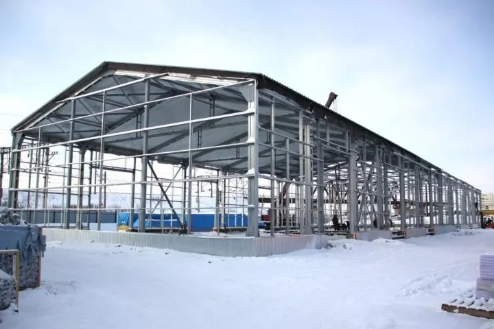 картинка-ссылка на статью: Как очистить ангар от снега в Ялуторовске?